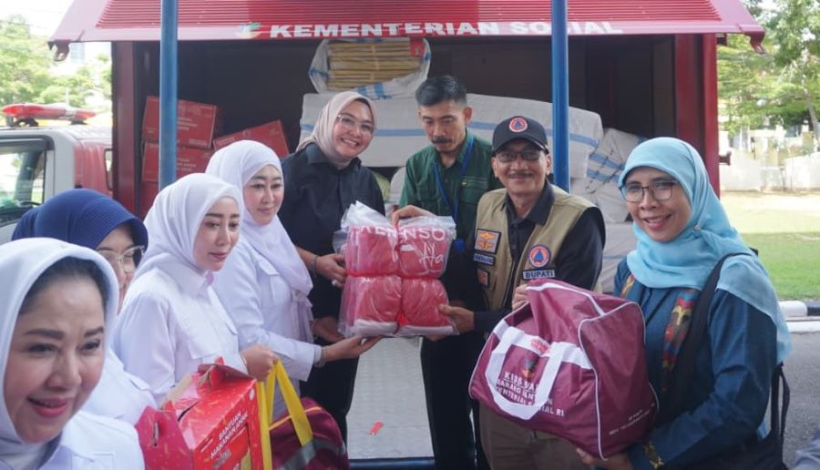 Lisda Pastikan Distribusi Logistik di Pesisir Selatan Berjalan Lancar